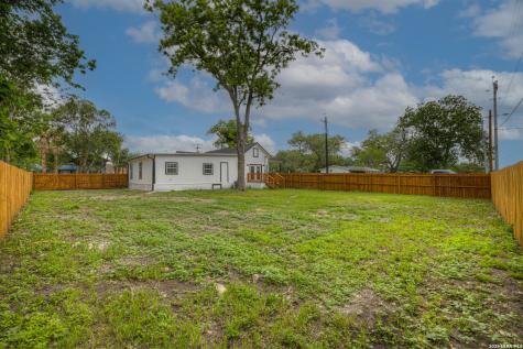 312 N Lavernia Marion TX 78124