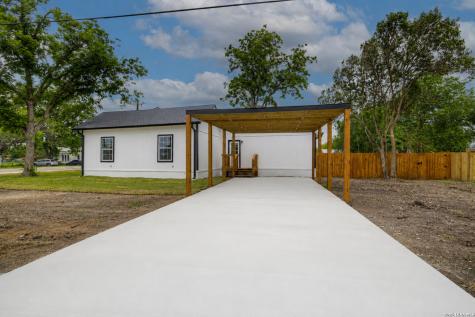 312 N Lavernia Marion TX 78124