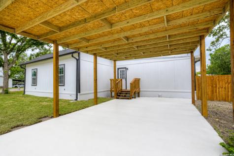 312 N Lavernia Marion TX 78124