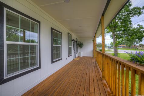 312 N Lavernia Marion TX 78124
