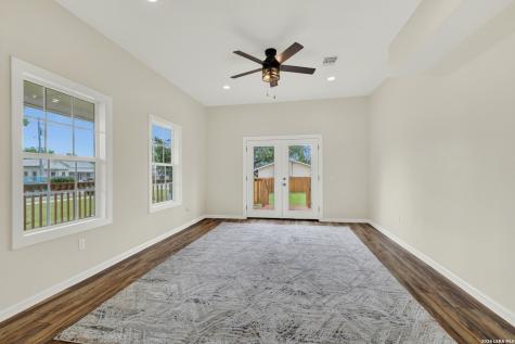 312 N Lavernia Marion TX 78124