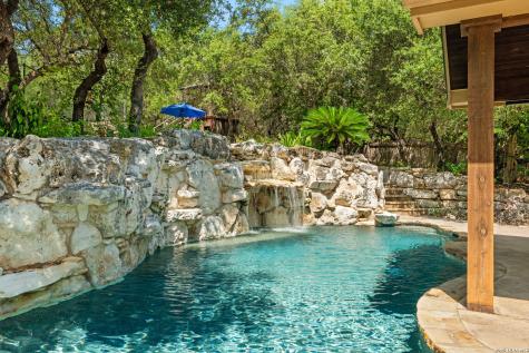 8255 Colonial Woods Boerne TX 78015