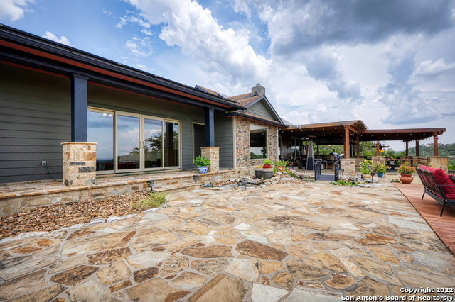 312 Lakepark Drive Lakehills TX 78063