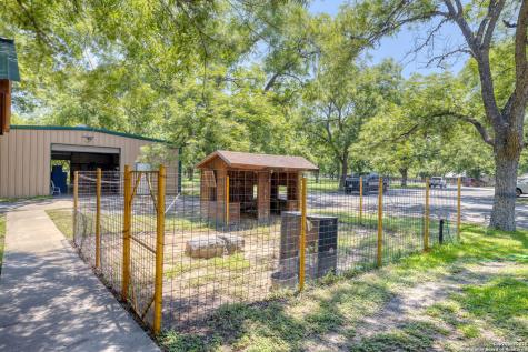 90 Johnny Seibert Lane Leakey TX 78873