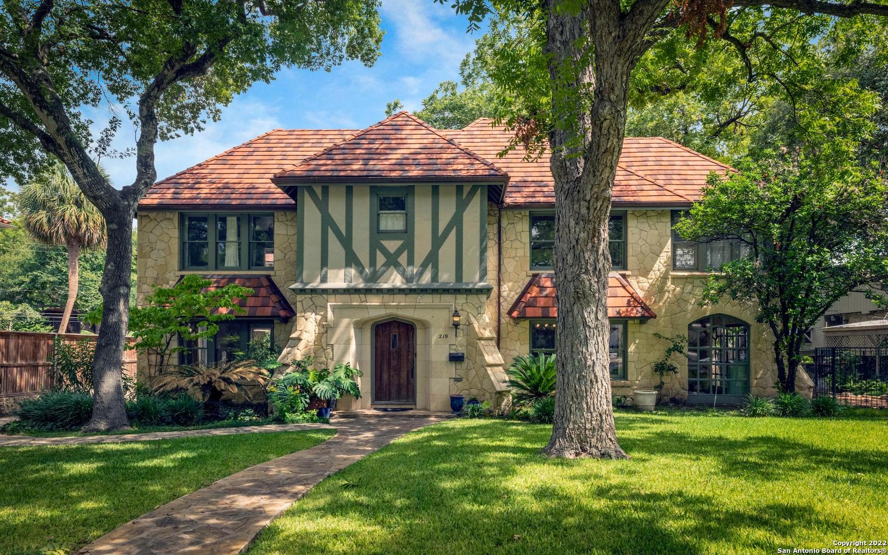 219 Park Hill Drive Olmos Park TX 78212