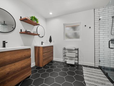 23 Sunrise Pleasanton TX 78064