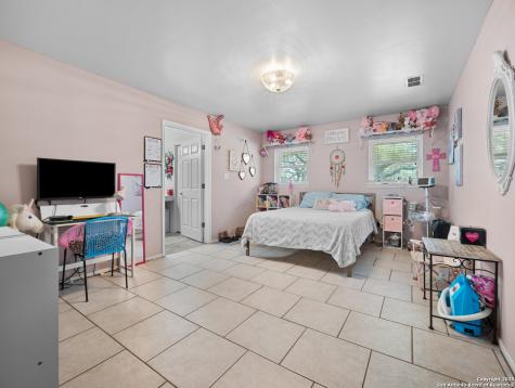 23 Sunrise Pleasanton TX 78064