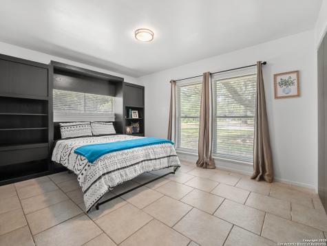 23 Sunrise Pleasanton TX 78064