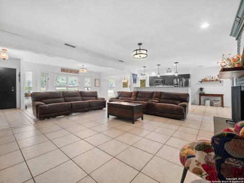 23 Sunrise Pleasanton TX 78064