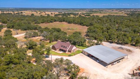 6142 County Road 307 La Vernia TX 78121