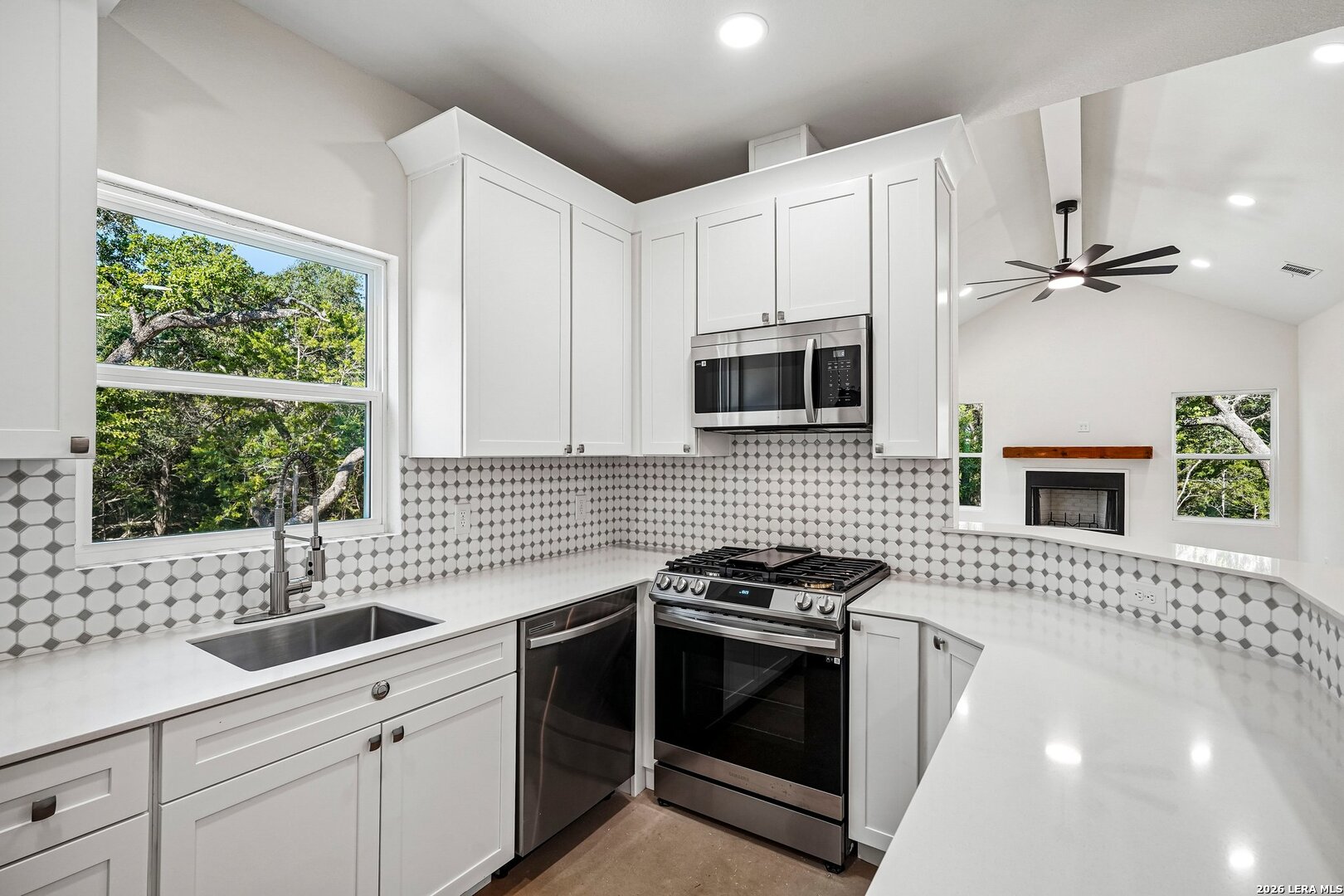 287 Deer Oaks Drive Lakehills TX 78063