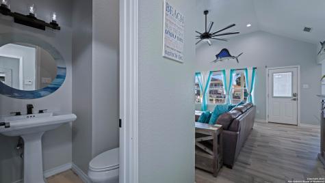 303 Square Rigger Rockport TX 78382