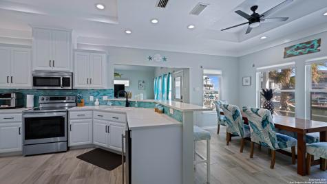 303 Square Rigger Rockport TX 78382