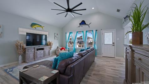 303 Square Rigger Rockport TX 78382