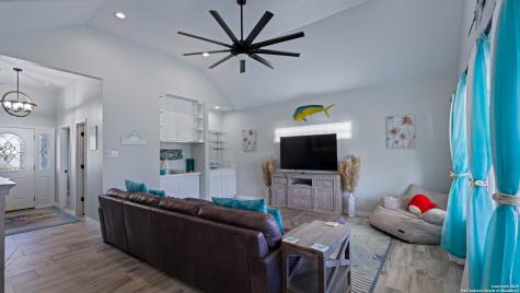 303 Square Rigger Rockport TX 78382