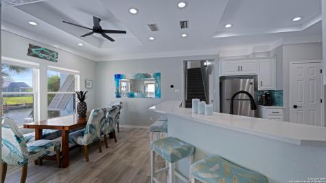 303 Square Rigger Rockport TX 78382