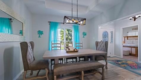 303 Square Rigger Rockport TX 78382