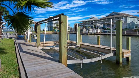 303 Square Rigger Rockport TX 78382