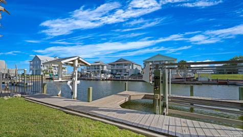 303 Square Rigger Rockport TX 78382