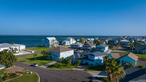303 Square Rigger Rockport TX 78382