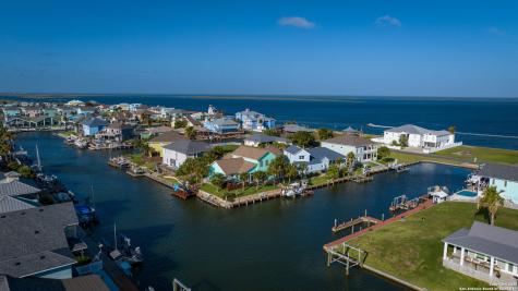 303 Square Rigger Rockport TX 78382