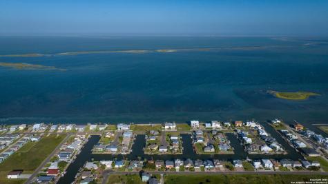 303 Square Rigger Rockport TX 78382