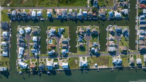 303 Square Rigger Rockport TX 78382