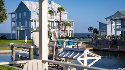 303 Square Rigger Rockport TX 78382