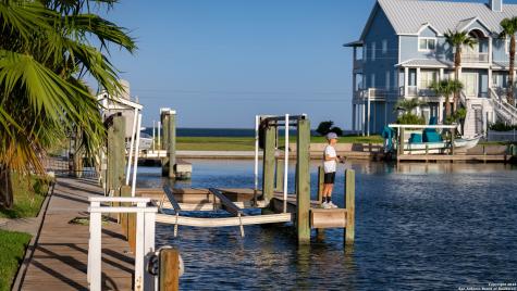 303 Square Rigger Rockport TX 78382