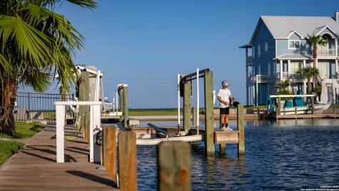 303 Square Rigger Rockport TX 78382