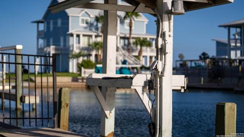 303 Square Rigger Rockport TX 78382