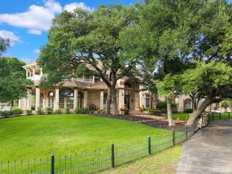 8040 Rolling Acres Trail Fair Oaks Ranch TX 78015