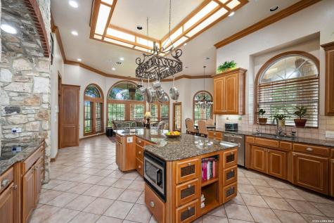 8040 Rolling Acres Trail Fair Oaks Ranch TX 78015
