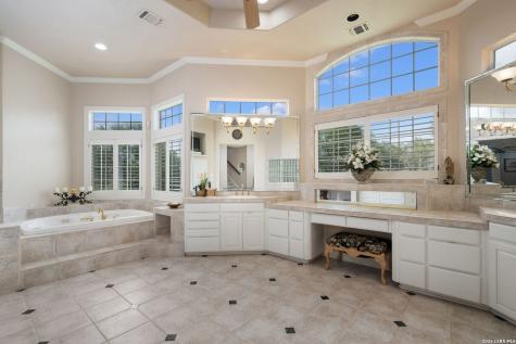 8040 Rolling Acres Trail Fair Oaks Ranch TX 78015
