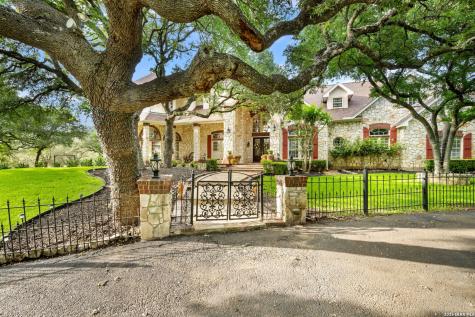 8040 Rolling Acres Trail Fair Oaks Ranch TX 78015