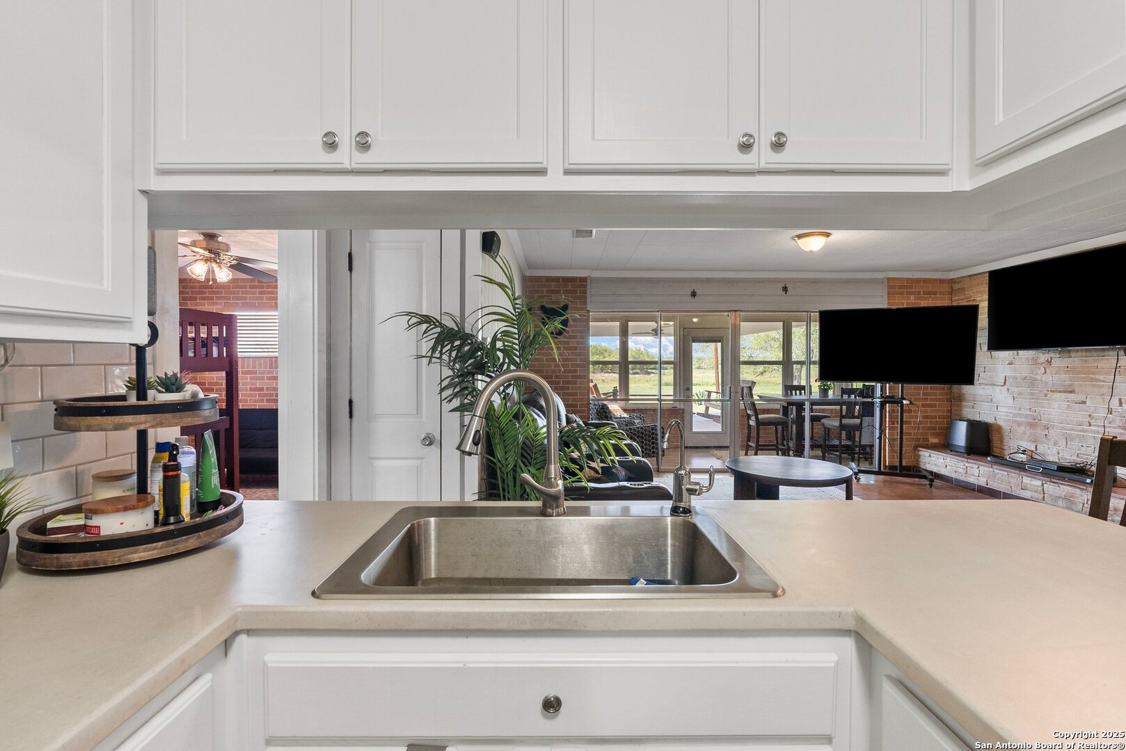 180 Freeman Circle George West TX 78022