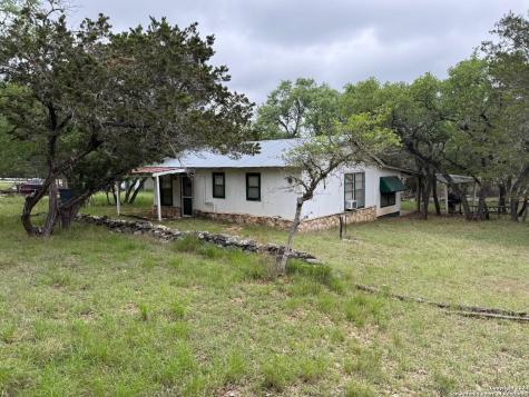 201 Cypress Bluff Road Pipe Creek TX 78063