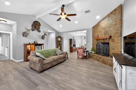160 County Road 6874 Natalia TX 78059