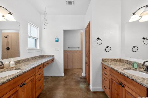 160 County Road 6874 Natalia TX 78059