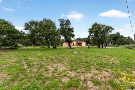 160 County Road 6874 Natalia TX 78059