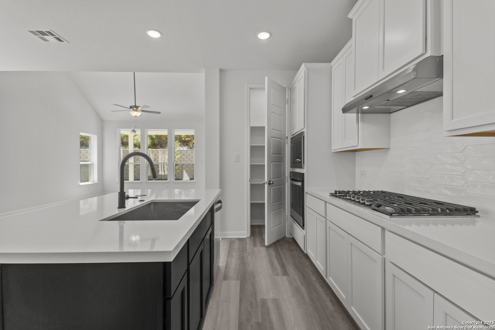 2615 Tortuga Verde San Antonio TX 78245