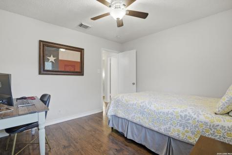 1915 Emerald Mist San Antonio TX 78230