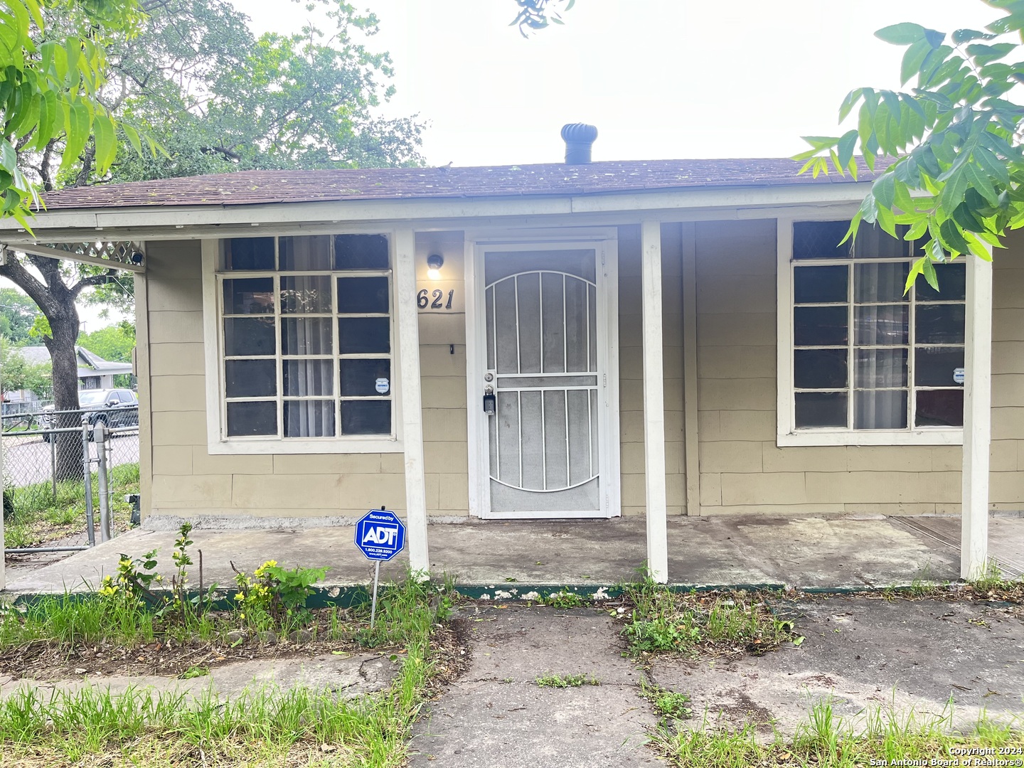 621 S Elmendorf San Antonio TX 78207