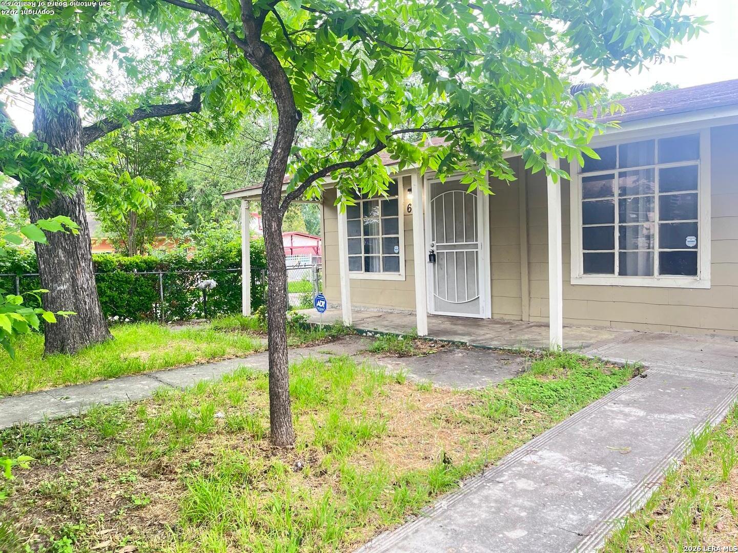 621 S Elmendorf San Antonio TX 78207