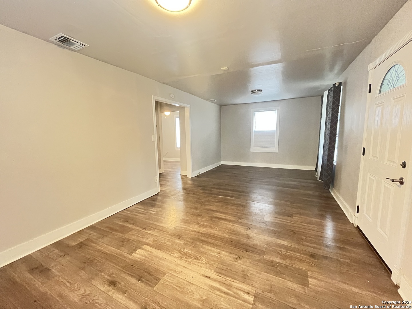621 S Elmendorf San Antonio TX 78207