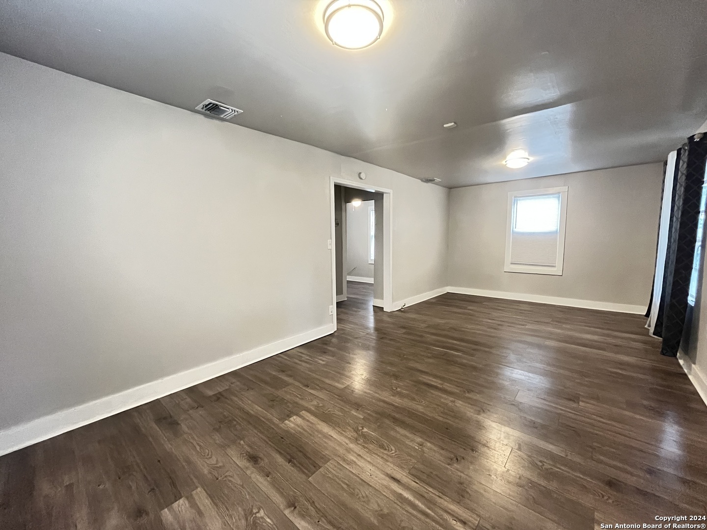 621 S Elmendorf San Antonio TX 78207
