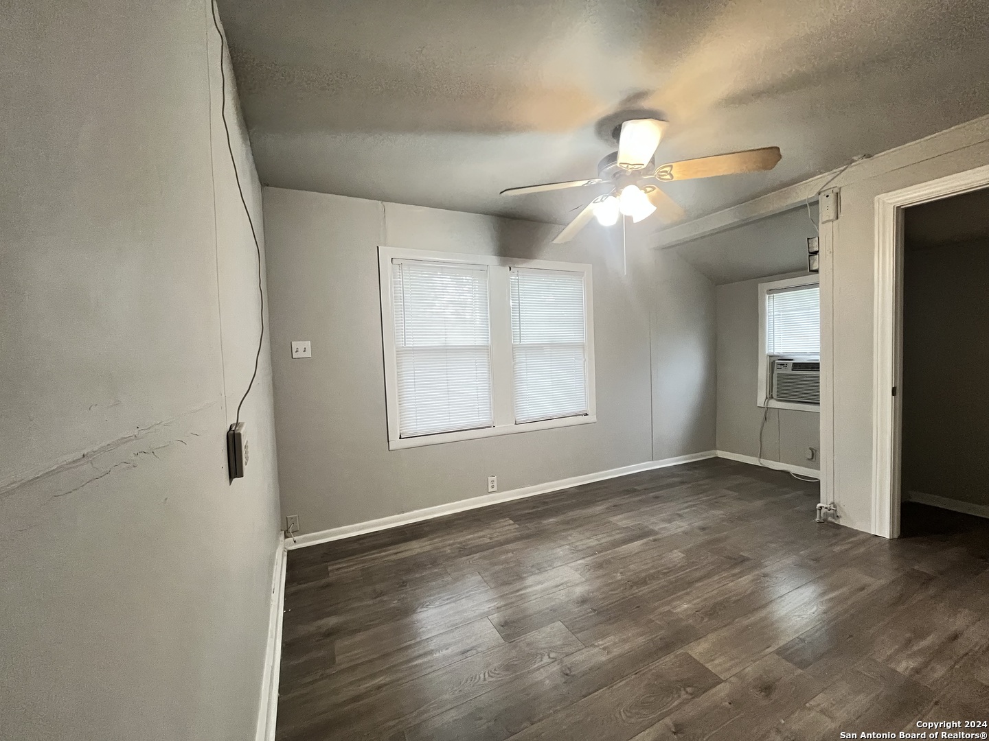 621 S Elmendorf San Antonio TX 78207