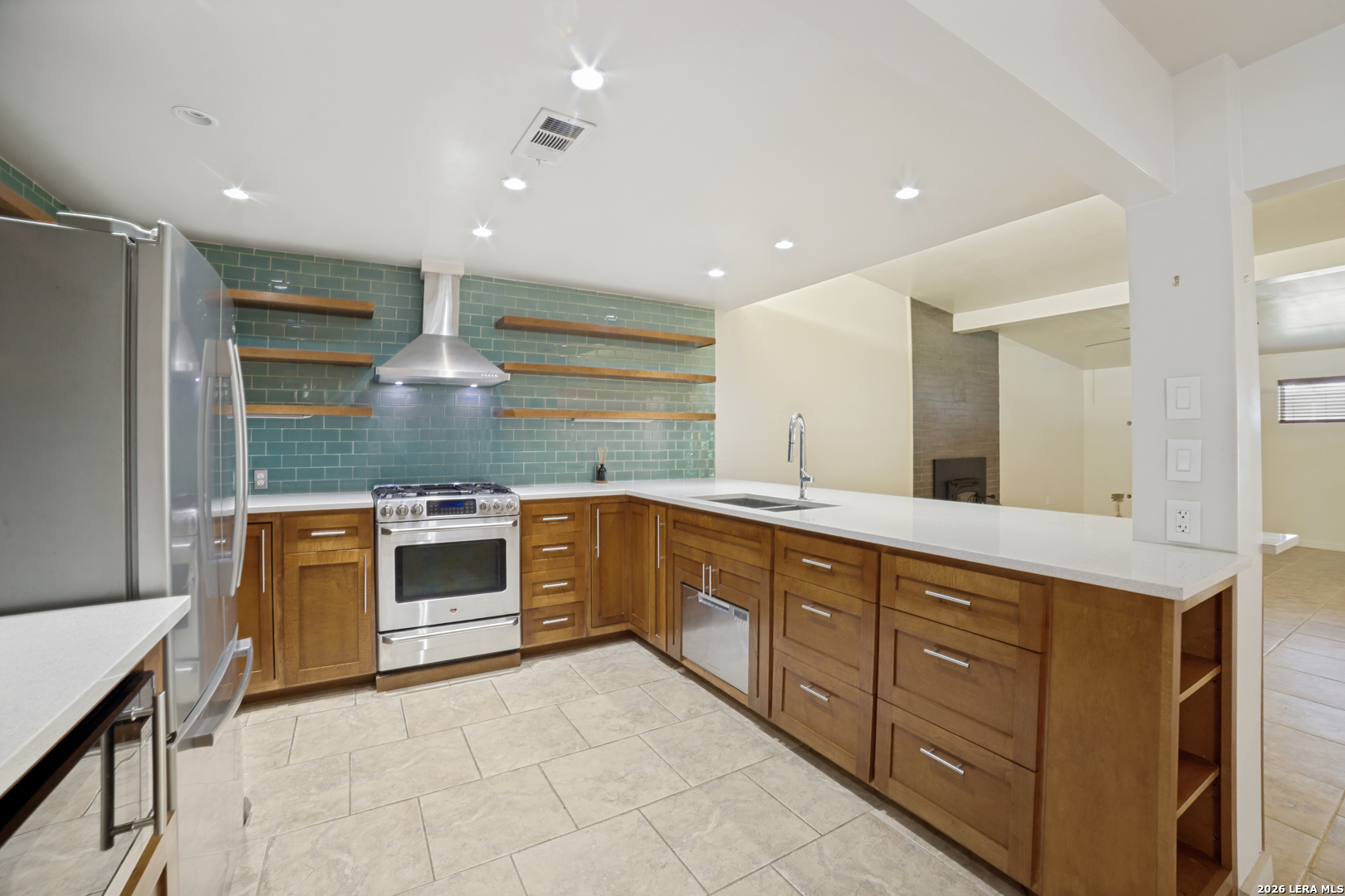 206 Jay Drive Devine TX 78016