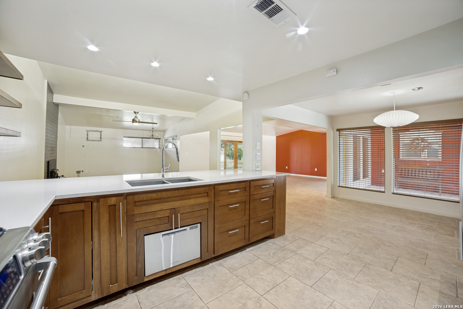 206 Jay Drive Devine TX 78016