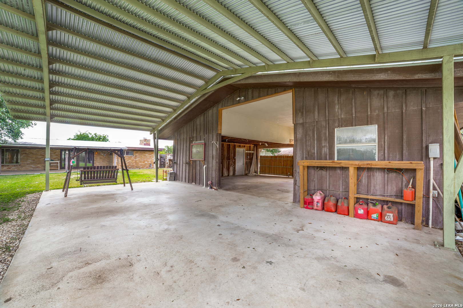 206 Jay Drive Devine TX 78016